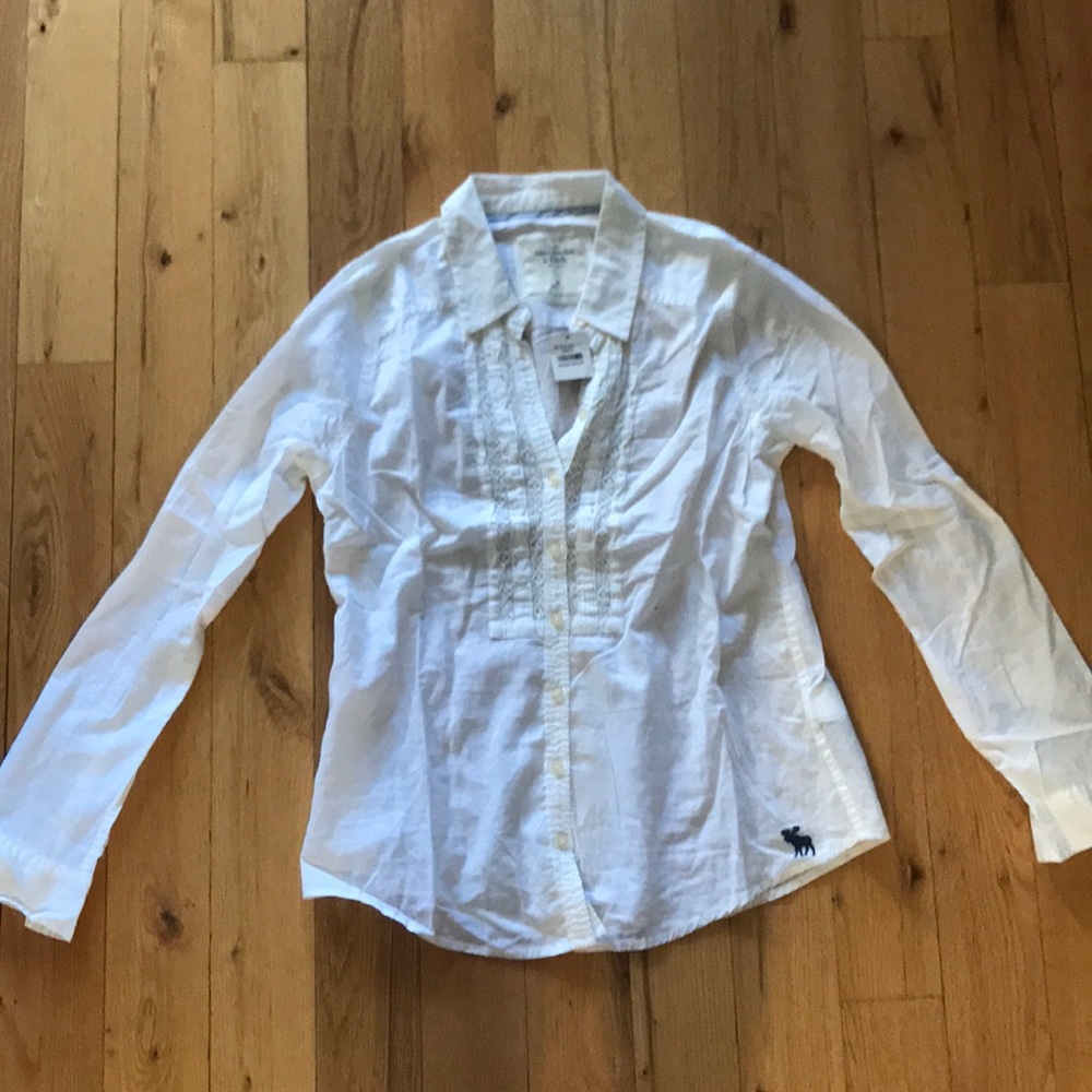 NEW A&F crisp white button down top